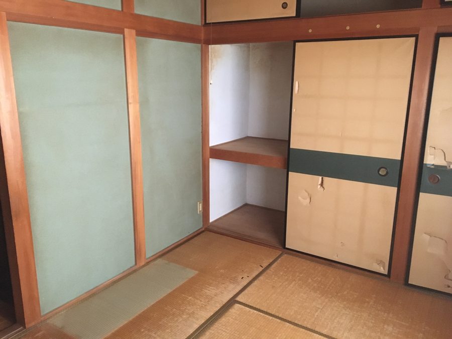 作業後の2階和室（簞笥と押入れ）