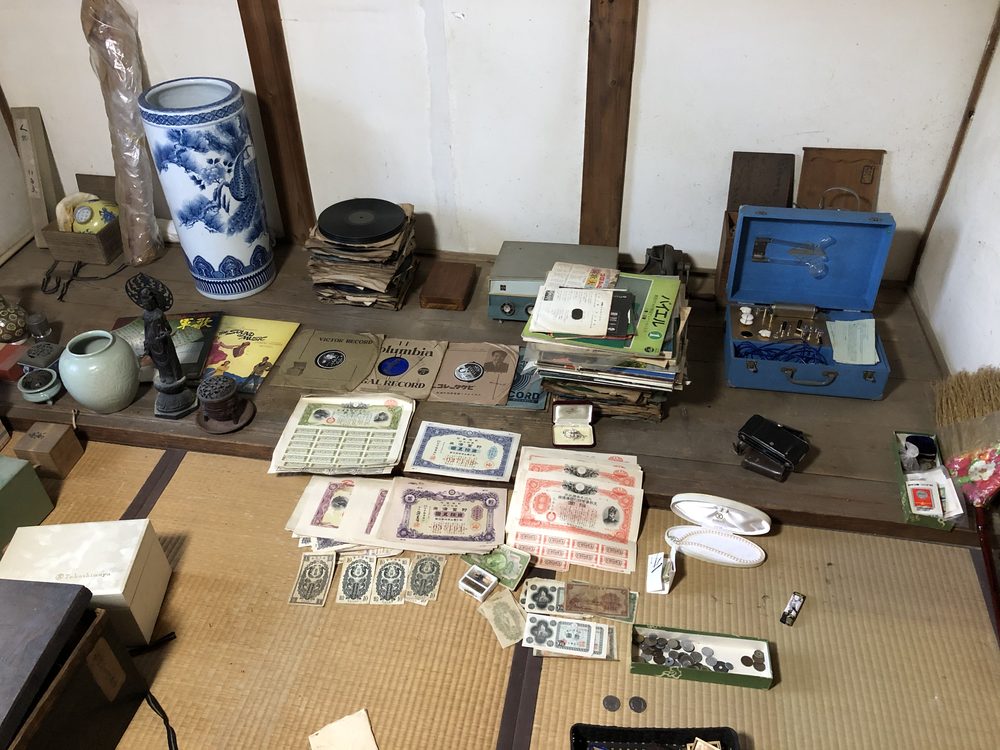 現場から出てきた古銭と旧紙幣