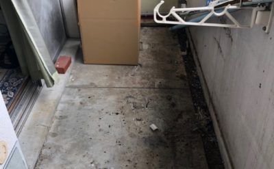 ベランダ掃除中