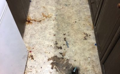 キッチン床掃除前